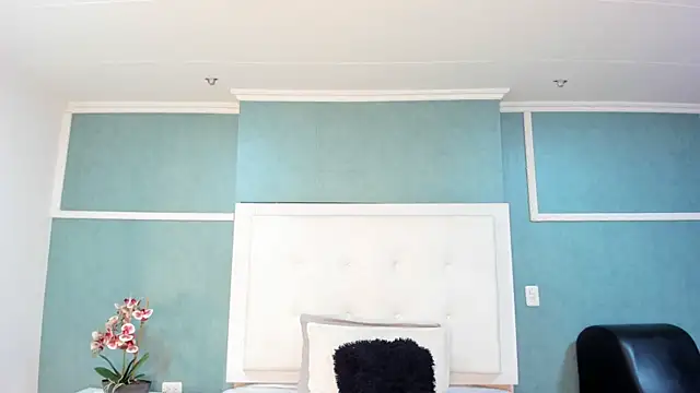 Snapshot of Khenta_Michells chatting on 09/20/25, 10:49 Khenta Michells online show from 09/20/25, 10:49