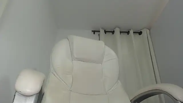 Snapshot of Abby_Halliwey chatting on 03/09/25, 03:32 Abby Halliwey online show from 03/09/25, 03:32