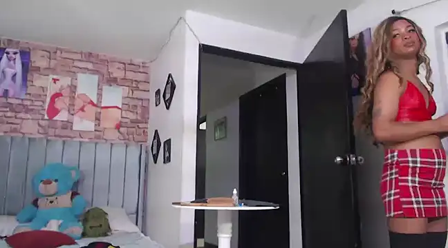 Snapshot of vixenxqueens chatting on 01/04/25, 01:31 vixenxqueens online show from 01/04/25, 01:31