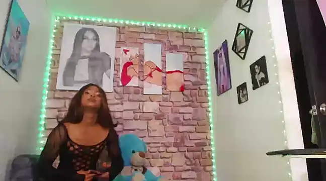 Snapshot of vixenxqueens chatting on 03/02/25, 03:02 vixenxqueens online show from 03/02/25, 03:02