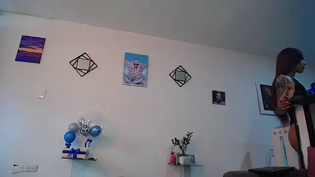 Snapshot of vixenxqueens chatting on 09/12/25, 08:31 vixenxqueens online show from 09/12/25, 08:31