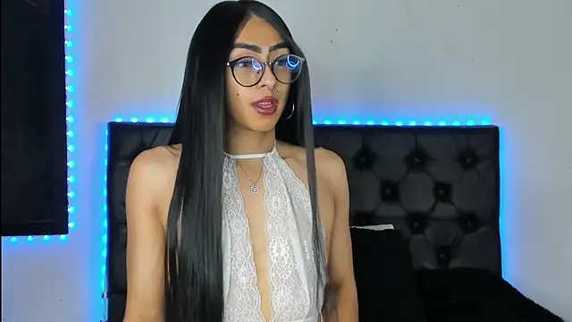 Snapshot of Skyler__blue4 chatting on 01/12/25, 04:42 Skyler  blue4 online show from 01/12/25, 04:42