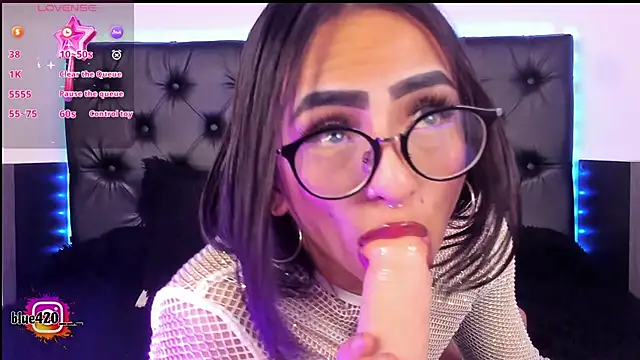 Snapshot of Skyler__blue4 chatting on 02/06/25, 10:37 Skyler  blue4 online show from 02/06/25, 10:37