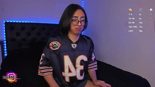 Snapshot of Skyler__blue4 chatting on 02/24/25, 12:20 Skyler  blue4 online show from 02/24/25, 12:20