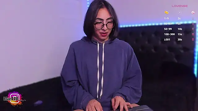 Snapshot of Skyler__blue4 chatting on 03/02/25, 04:50 Skyler  blue4 online show from 03/02/25, 04:50