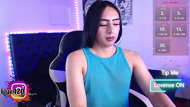 Skyler  blue4 online show from 11/23/25, 08:52