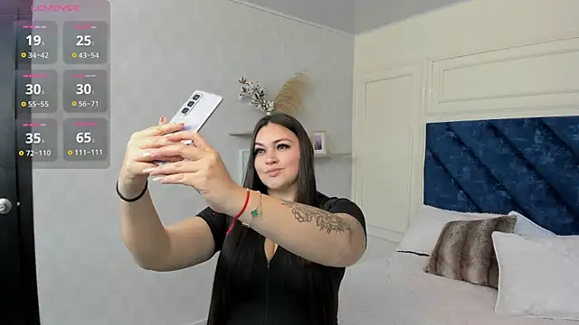 Charlotte Mayer online show from 12/05/25, 11:30