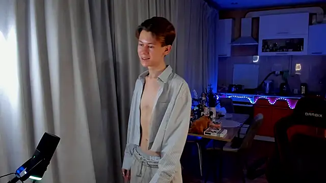 Snapshot of AndrewwCarter2 chatting on 02/08/25, 06:12 AndrewwCarter2 online show from 02/08/25, 06:12