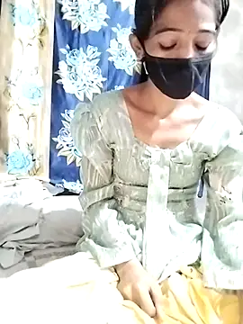 Snapshot of Cute-Ridhima chatting on 02/28/25, 05:37 Cute-Ridhima online show from 02/28/25, 05:37