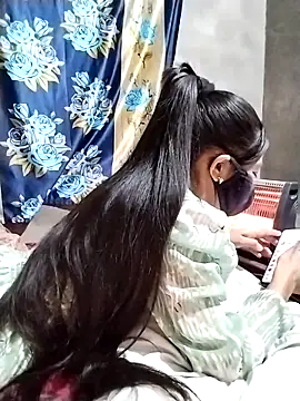 Snapshot of Cute-Ridhima chatting on 03/15/25, 02:56 Cute-Ridhima online show from 03/15/25, 02:56