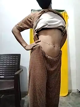 Snapshot of Cute-Ridhima chatting on 10/15/25, 04:18 Cute-Ridhima online show from 10/15/25, 04:18