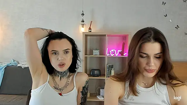 Snapshot of KeithTown chatting on 12/23/24, 08:33 KeithTown online show from 12/23/24, 08:33