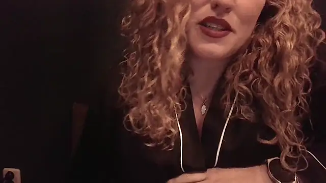 Snapshot of EyesWideShutNL chatting on 10/28/25, 09:28 EyesWideShutNL online show from 10/28/25, 09:28