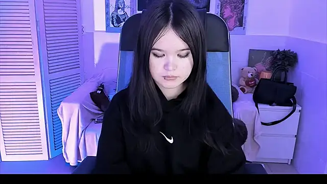 Elainebeness online show from 10/26/25, 12:16