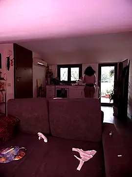 Snapshot of salomea_r chatting on 04/12/26, 05:18 salomea r online show from 04/12/26, 05:18