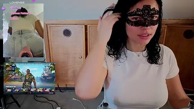 Snapshot of salomea_r chatting on 04/17/26, 12:19 salomea r online show from 04/17/26, 12:19