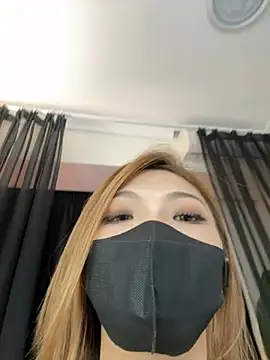 Snapshot of LucyKI chatting on 01/09/25, 04:17 LucyKI online show from 01/09/25, 04:17