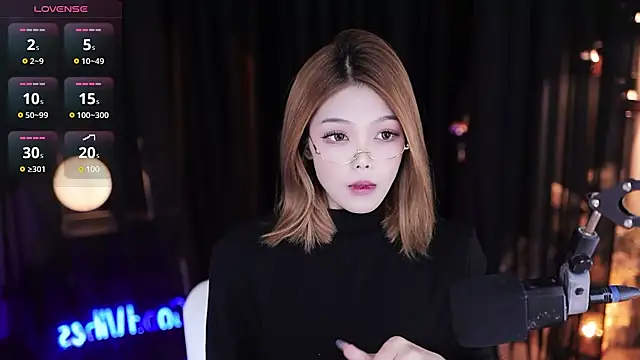 Snapshot of LucyKI chatting on 01/10/25, 02:13 LucyKI online show from 01/10/25, 02:13