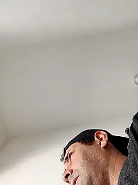 Snapshot of Gostozim7 chatting on 12/14/24, 11:39 Gostozim7 online show from 12/14/24, 11:39