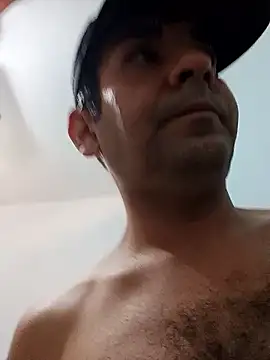 Snapshot of Gostozim7 chatting on 02/13/25, 02:42 Gostozim7 online show from 02/13/25, 02:42