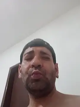 Snapshot of Gostozim7 chatting on 11/18/25, 04:55 Gostozim7 online show from 11/18/25, 04:55