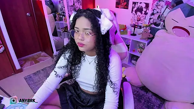 Snapshot of anyburkee chatting on 09/23/25, 12:08 anyburkee online show from 09/23/25, 12:08