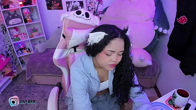 Snapshot of anyburkee chatting on 10/01/25, 12:27 anyburkee online show from 10/01/25, 12:27