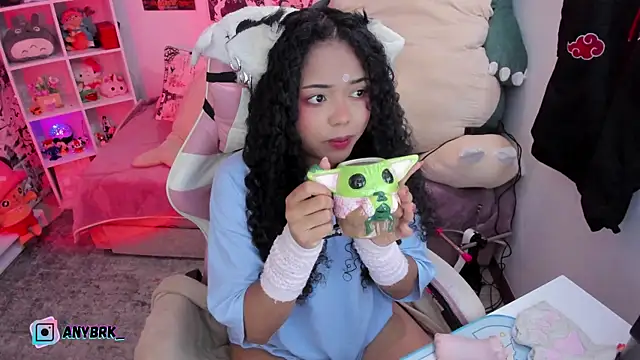 Snapshot of anyburkee chatting on 10/22/25, 12:11 anyburkee online show from 10/22/25, 12:11