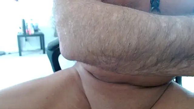 Snapshot of GirthBullger4You chatting on 03/13/25, 08:54 GirthBullger4You online show from 03/13/25, 08:54