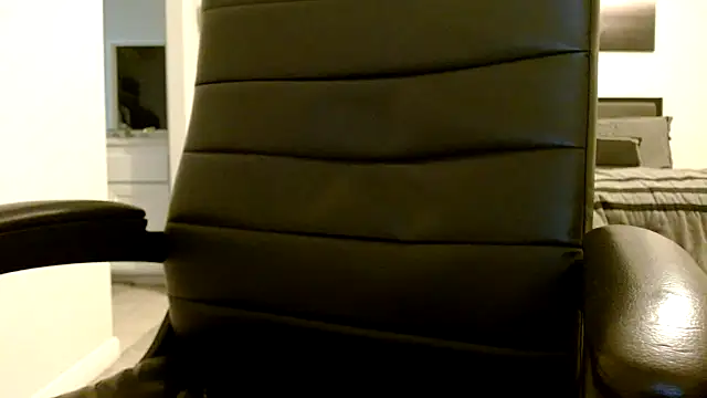 Snapshot of GirthBullger4You chatting on 09/22/25, 05:53 GirthBullger4You online show from 09/22/25, 05:53