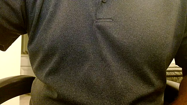 Snapshot of GirthBullger4You chatting on 10/08/25, 04:32 GirthBullger4You online show from 10/08/25, 04:32