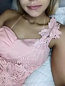 fofinhaa12 online show from 02/05/25, 01:11