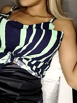 fofinhaa12 online show from 03/22/25, 10:37