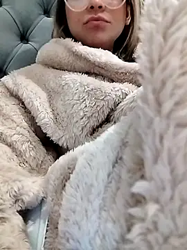 fofinhaa12 online show from 10/05/25, 01:20