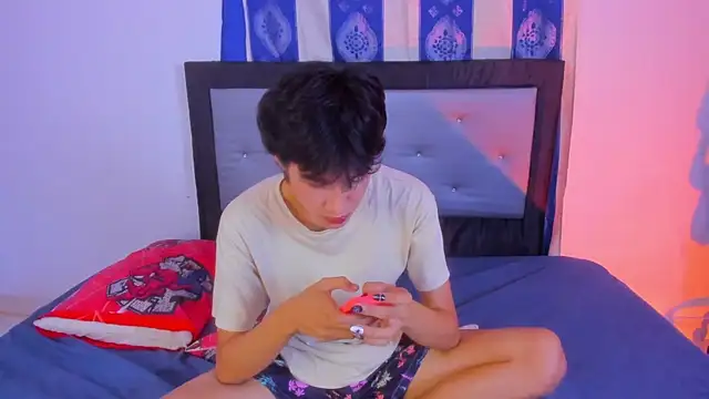 Snapshot of Johhan__Lee chatting on 12/12/24, 02:37 Johhan Lee online show from 12/12/24, 02:37