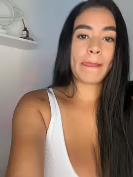 Snapshot of kristynmassey chatting on 04/07/26, 08:09 kristynmassey online show from 04/07/26, 08:09