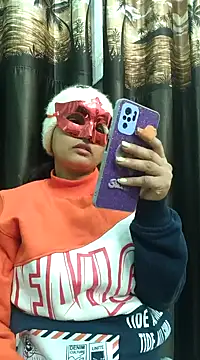 Snapshot of bigtitsqueen chatting on 12/13/24, 04:05 bigtitsqueen online show from 12/13/24, 04:05