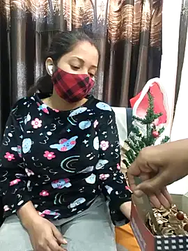 Snapshot of bigtitsqueen chatting on 12/19/24, 09:18 bigtitsqueen online show from 12/19/24, 09:18