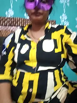 Snapshot of bigtitsqueen chatting on 10/11/25, 04:38 bigtitsqueen online show from 10/11/25, 04:38