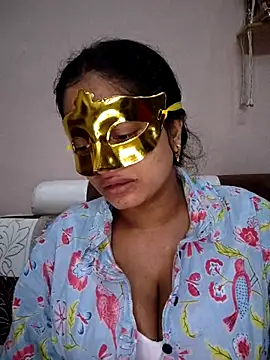 Snapshot of bigtitsqueen chatting on 11/06/25, 04:46 bigtitsqueen online show from 11/06/25, 04:46