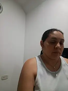 MirandaSoto online show from 09/17/25, 04:03