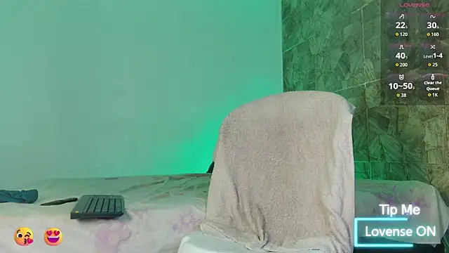 Snapshot of mikejaybra chatting on 11/19/25, 05:57 mikejaybra online show from 11/19/25, 05:57