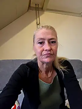 Snapshot of lisalustjouw chatting on 09/22/25, 12:18 lisalustjouw online show from 09/22/25, 12:18