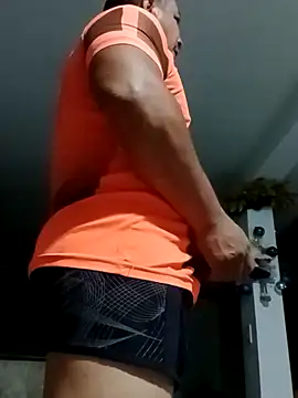 Snapshot of luchoarr chatting on 12/13/24, 04:00 luchoarr online show from 12/13/24, 04:00