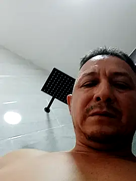 Snapshot of luchoarr chatting on 02/08/25, 05:18 luchoarr online show from 02/08/25, 05:18