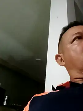 Snapshot of luchoarr chatting on 09/15/25, 03:17 luchoarr online show from 09/15/25, 03:17