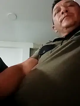 Snapshot of luchoarr chatting on 09/25/25, 02:26 luchoarr online show from 09/25/25, 02:26