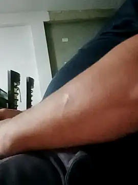 Snapshot of luchoarr chatting on 10/18/25, 03:09 luchoarr online show from 10/18/25, 03:09