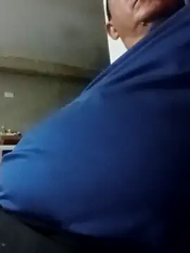 Snapshot of luchoarr chatting on 11/19/25, 03:17 luchoarr online show from 11/19/25, 03:17