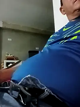 Snapshot of luchoarr chatting on 11/25/25, 03:17 luchoarr online show from 11/25/25, 03:17